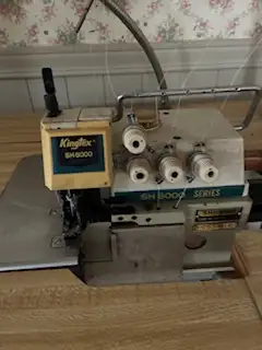 Machine a coudre KINGTEX 5 fils SH6000 $300. Quartier Rosemont. Pas de livraison.