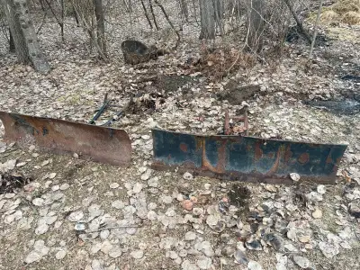 2 used snow plows for sale!! Both 49” wide. 80$ each or 150$ for both