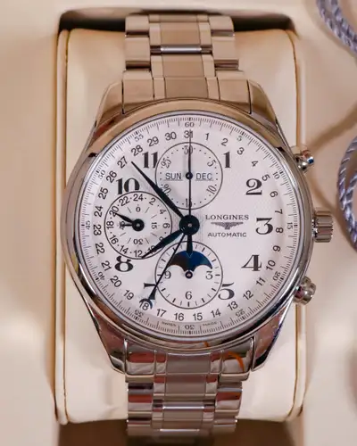Up for sale is a Longines Master Collection Ref L2.773.4.86 42mm Case, White scalloped dial. No serv...