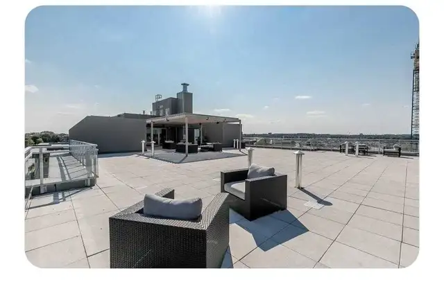 Classic Master Bedroom for Rent in a Condo in Room Rentals & Roommates in Barrie - Image 6