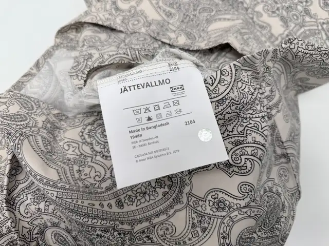 IKEA Jättevallmo Twin Duvet Cover Set With Two Pillow Shams in Bedding in Ottawa - Image 3