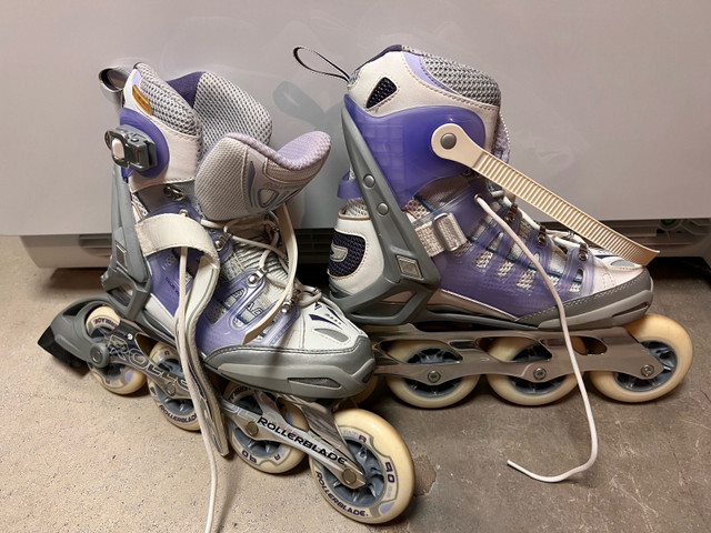 Patins à roues alignées (Rollerblade) de grandeur 7.5 dans Patins et patins à roulettes  à Sherbrooke