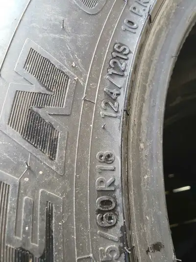 Toyo Lt 325/60 R 18 open country Like new less than 1 000 km Must see Stanovieblair@gmail.com