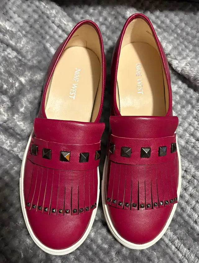 NIB Women's Leather Nine West Studded Slide-On Magenta Shoes 7.5 in Women's - Shoes in Calgary - Image 6