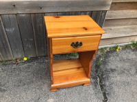 Small Solid Night Stand Table With Drawer 