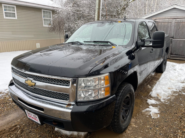 2011 chevrolet silverado 1500 in Cars & Trucks in Moncton