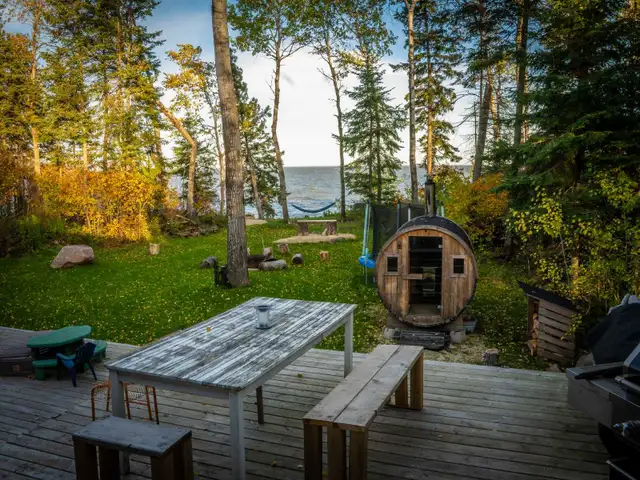 Cottage on the Lake and Spa in Manitoba in Canada - Image 7