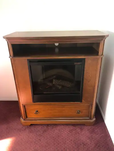 I'm offering for sale a decorative electric fireplace that inserts into a very good quality Sienna M...