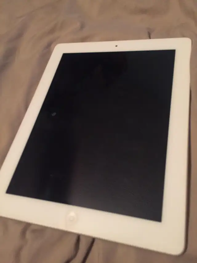 Apple iPad from 2012. I have LOTS of old ipads here. in iPads & Tablets in St. Albert - Image 3