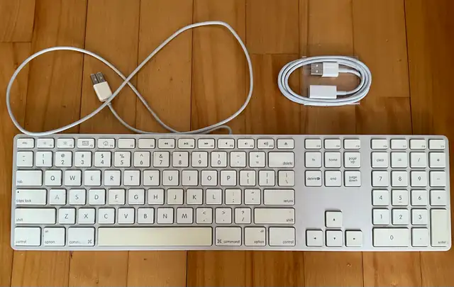 Apple keyboards, numeric keypad, Mighty Mouse in Mice, Keyboards & Webcams in Ottawa - Image 4