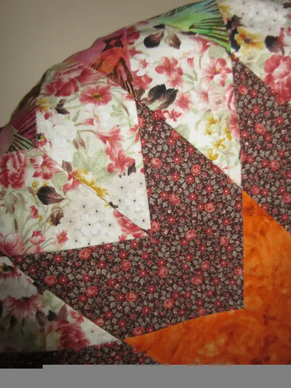 Christmas Star Quilted Cushion in Home Décor & Accents in Saskatoon - Image 8