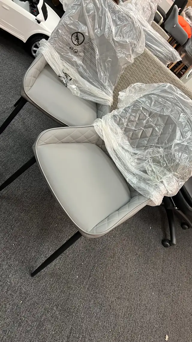 restaurant dining chairs in Chairs & Recliners in Markham / York Region - Image 4