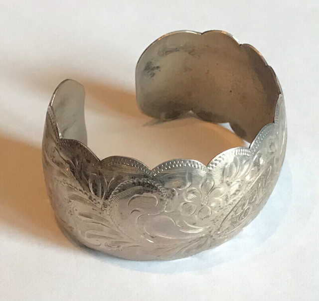 Antique Victorian Sterling Silver Cuff Bracelet with Engraving in Jewellery & Watches in Kitchener / Waterloo - Image 4