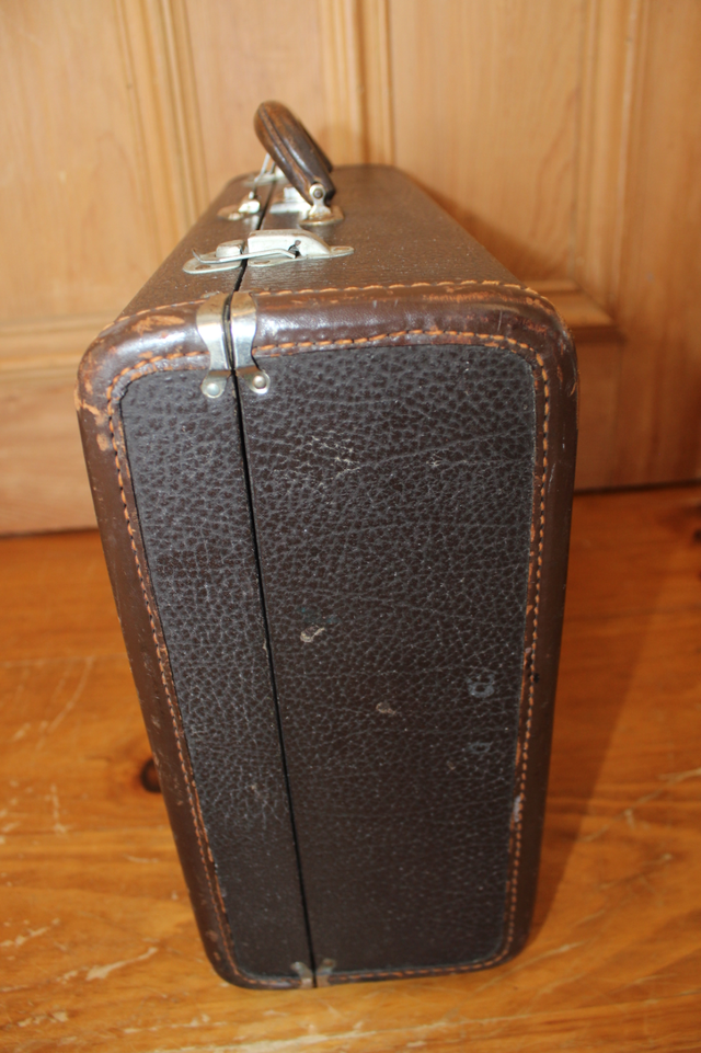 Vintage Small McBrine Suitcase in Arts & Collectibles in London - Image 4