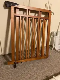 Child’s safety gate for staircase