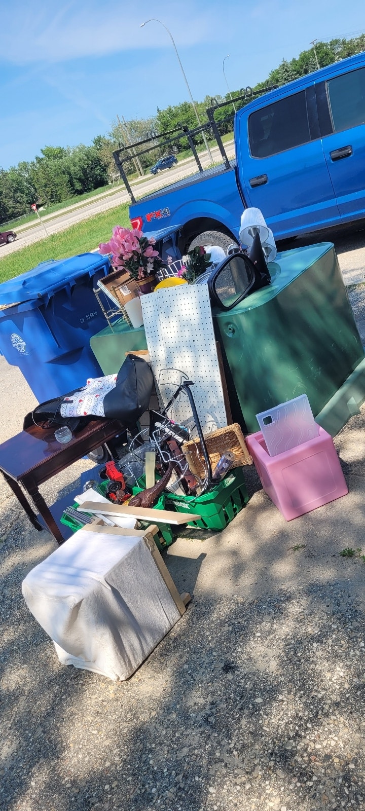 Free Stuff will not be answering msgs! Roblin Oaks Free Stuff