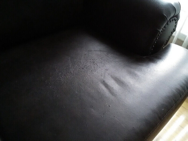 2 Matching Brown Bonded Leather Sofa/Couch dans Sofas et futons  à Ville de Montréal - Image 3