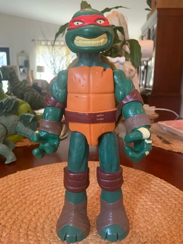 TEENAGE  NINJA TURTLES ‘ RAPHAEL ‘ VIACOM 11” ! in Toys in Mississauga / Peel Region - Image 4