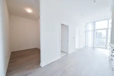 Vaughan 1 bedroom + Den + Parking + Locker for Rent