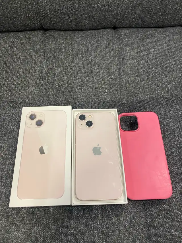 Pink iphone 1365561390644481121