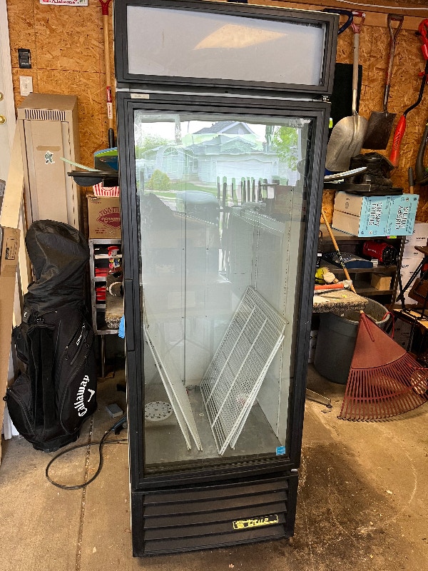 TRUE UPRIGHT DISPLAY COOLER *NOT COOLING* Industrial Kitchen Supplies