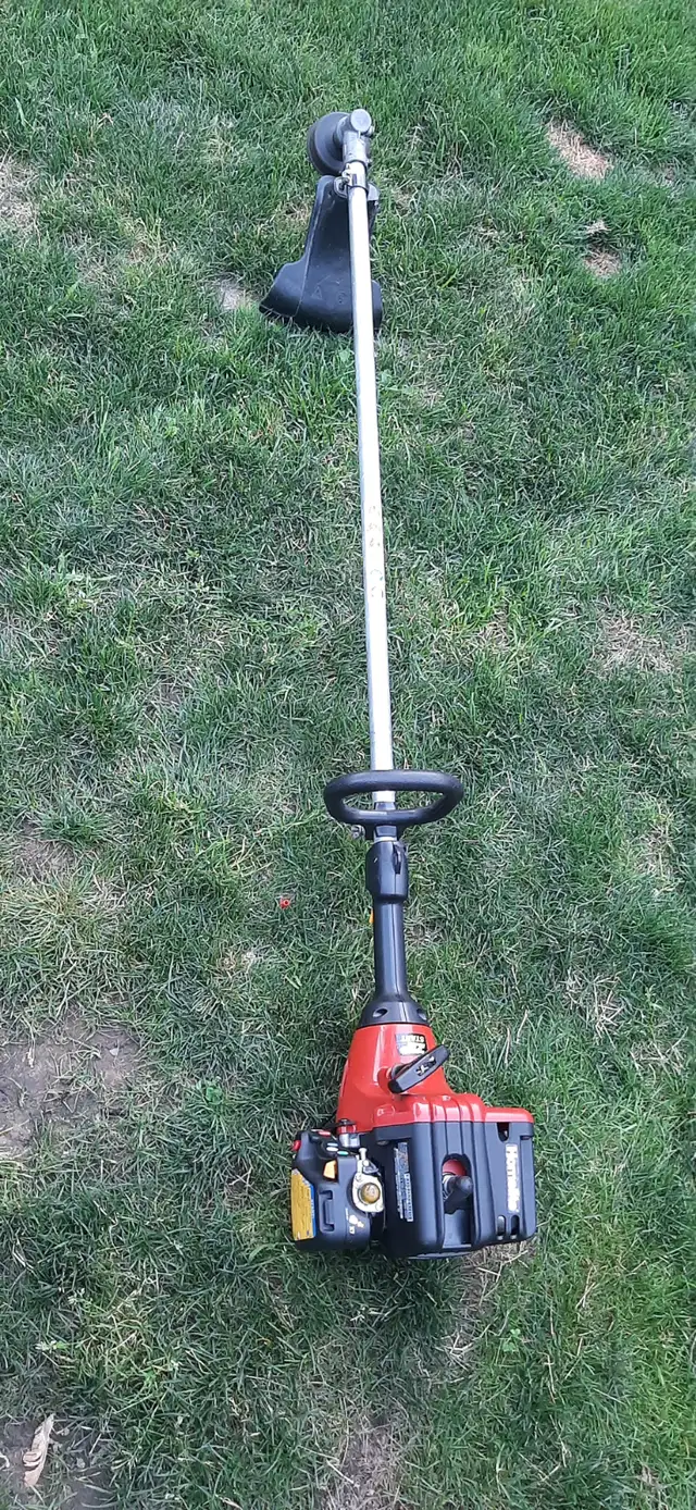 Homelite trimmer easyreach in Lawnmowers & Leaf Blowers in Oakville / Halton Region - Image 2