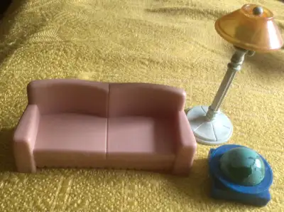 I am offering 3 pieces of furniture suitable for Little Tykes dollhouse. Couch, tall lamp, globe. Pi...