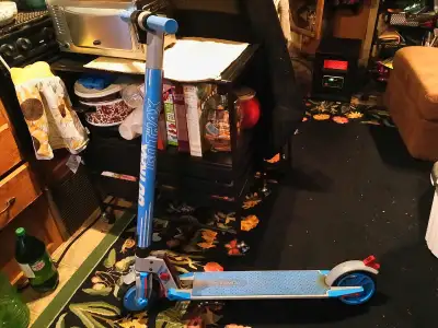 Moved no longer needed 280$ or best offer Folds Charger, holds about an hour use time Light never wo...