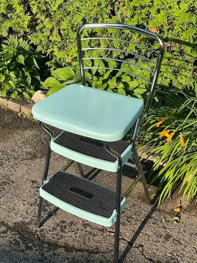 Chaise rétro en acier + escabeau avec siège rabattable en vinyle, View more