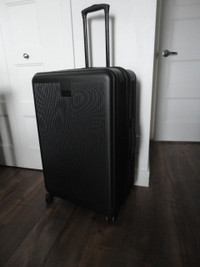 Grande valise rigide noire à roulettes pivotantes « Bugatti »