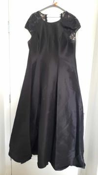 Black Full Length Dress (Prom/Black Tie)