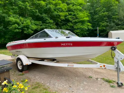 1991 Rinker 181 THE BAD NEWS KEEL AND SOME SUROUNDING FIBRE GLASS IS DAMAGED HIT A UNMARKED SUBMERGE...