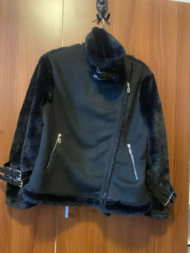 Black Faux Suede Jacket  in Women's - Tops & Outerwear in City of Toronto - Image 4