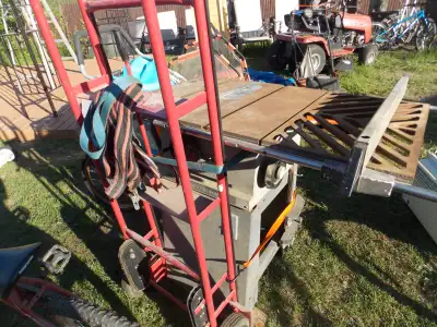 banc de scie rockwell en bonne condition avec moteur 65$ je suis de lac-mégantic