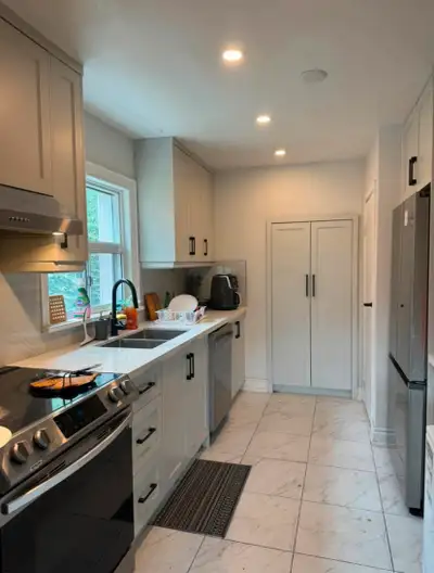 **Private Occupancy room available in prime location victoria park/ellesmere intersection** From sep...
