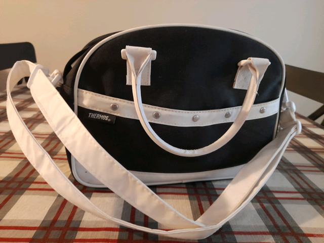 Lunch bag in Storage & Organization in Oakville / Halton Region - Image 4