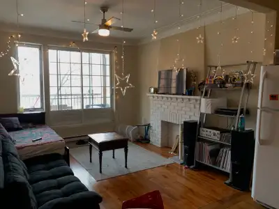 Spacious 3-bedroom, 1 bathroom apartment. Living with 2 people and a gentle cat. 7-minute walk from...