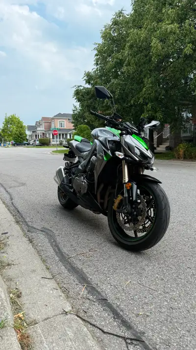 Safety Certified 2014 Kawasaki Z1000 ABS with only 3,900km. Maintenance Done in June: - Safety Certi...