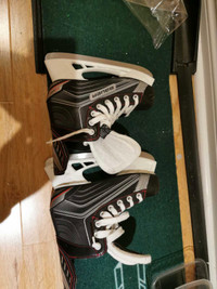 Bauer x200 size 2 skates 