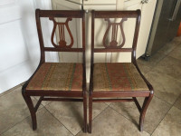 2 BEAUTIFUL VINTAGE CHAIR PS 25$ EACH NEW UPHOLSTERY 