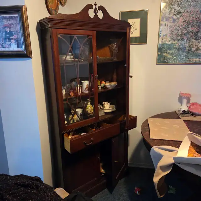Antique furniture in Hutches & Display Cabinets in Muskoka - Image 3