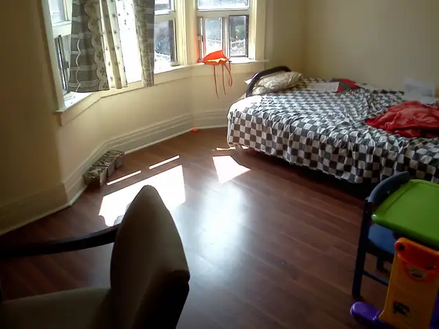 Private Large Room for Rent, close to Subway