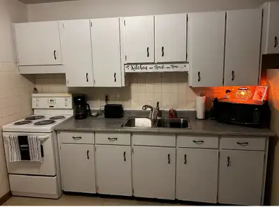 Clean 2 bedroom apt Belleville east end
