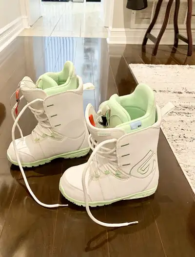 Snowboard boots - Burton Transfer women size 7, View more