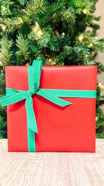 Gift wrapping service available.64656293482883123