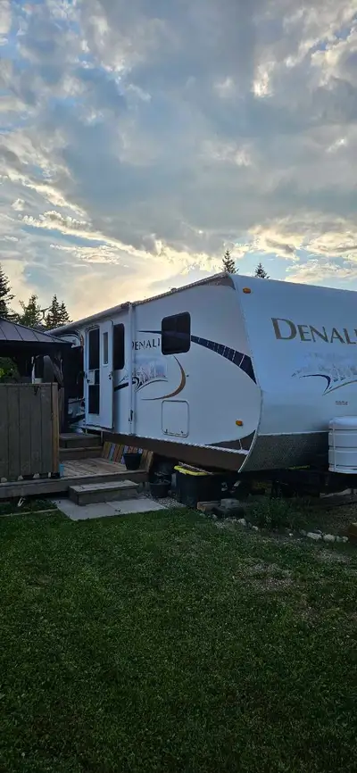 Just in time for summer holidays. 2009, 33 foot Dutchman Denali trailer on a seasonal lot at Sunnysi...