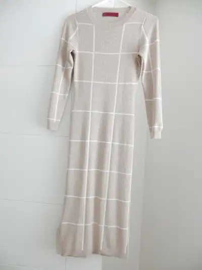 PATTERN MIDI KNIT DRESS, View more