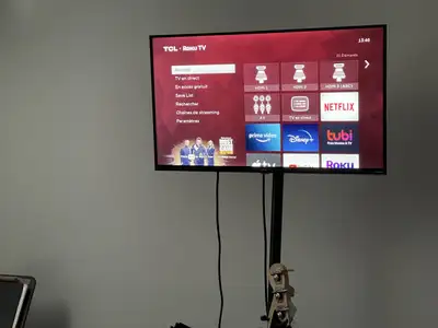 TV 32 ROKU HD avec On Stage Stand FPS6000 - Kit pour conférence, View more