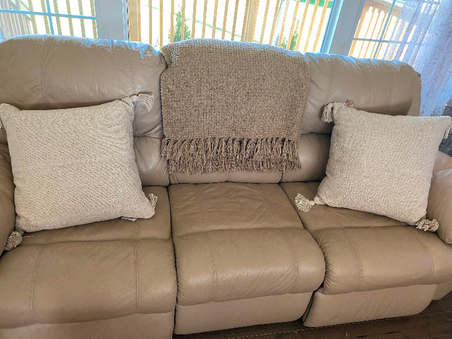 Couch for sale in Couches & Futons in London