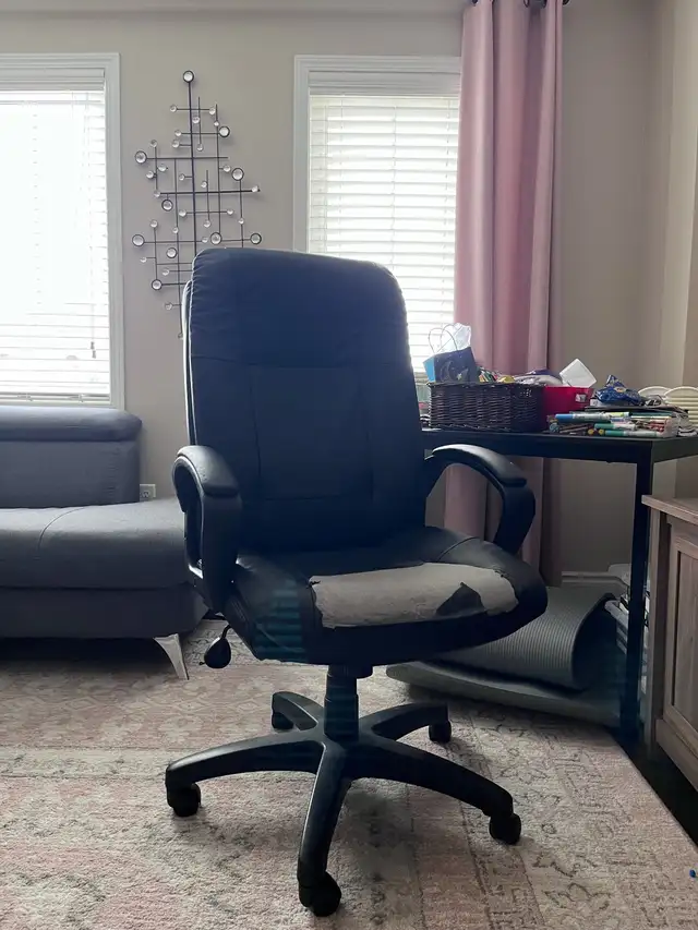 Free: Office Chair  in Chairs & Recliners in Oakville / Halton Region - Image 2